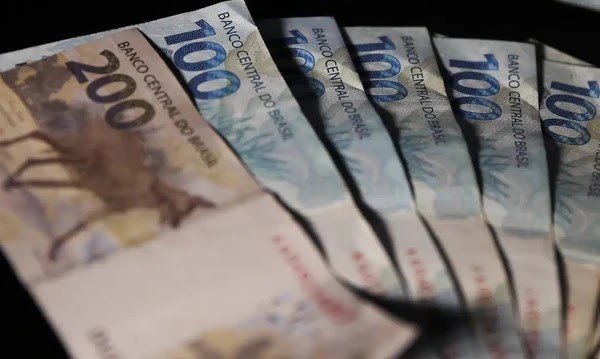 Governo vai liberar uso do FGTS para brasileiros endividados
